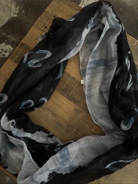 Lightweight Black & Gray Infinity Scarf with I <3 San Francisco written across.